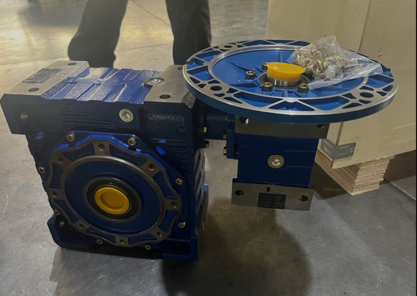 Bipolar cast iron turbine gearbox
